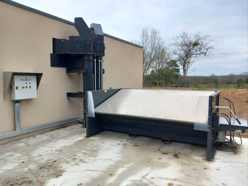 Système de chauffage intégré avec panneaux solaires, installé au Centre d'Accueil Missy Val d'Arry.